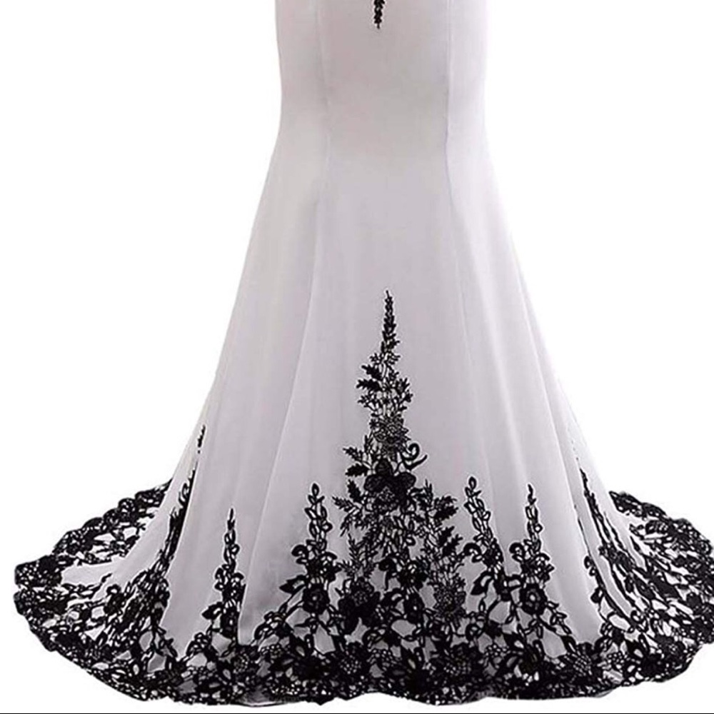 Wedding dress - Picture 3 of 3